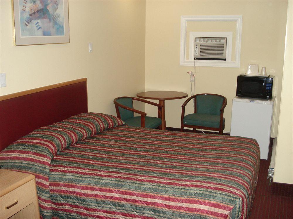 Lincoln Motel Sturgeon Falls Экстерьер фото