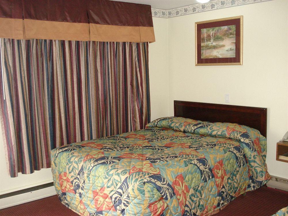 Lincoln Motel Sturgeon Falls Экстерьер фото