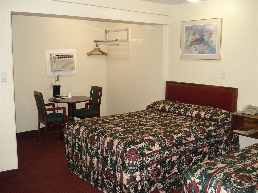Lincoln Motel Sturgeon Falls Экстерьер фото