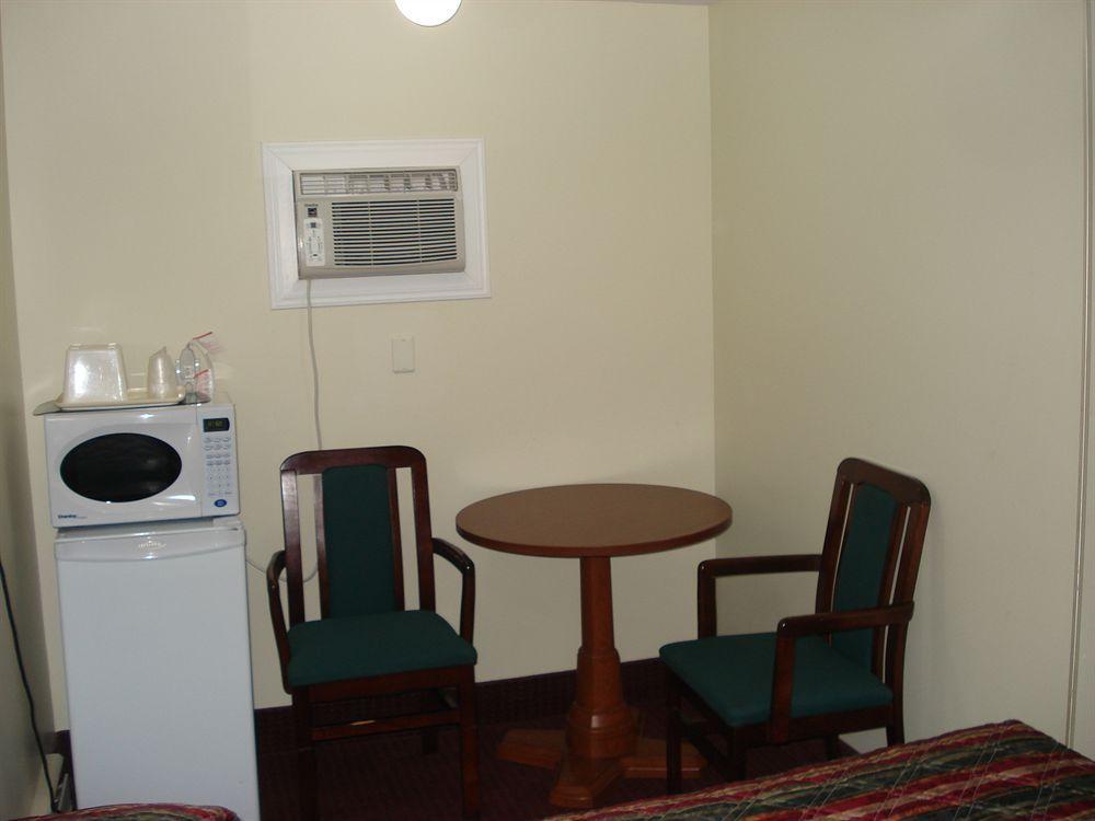 Lincoln Motel Sturgeon Falls Экстерьер фото
