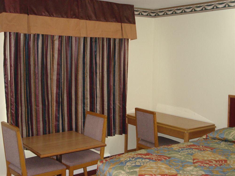Lincoln Motel Sturgeon Falls Экстерьер фото