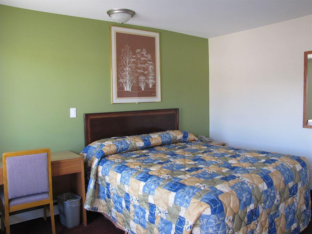 Lincoln Motel Sturgeon Falls Экстерьер фото