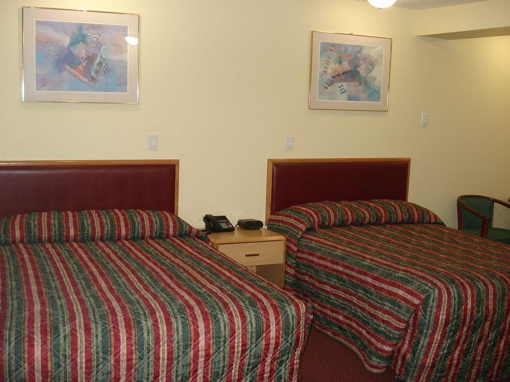 Lincoln Motel Sturgeon Falls Экстерьер фото