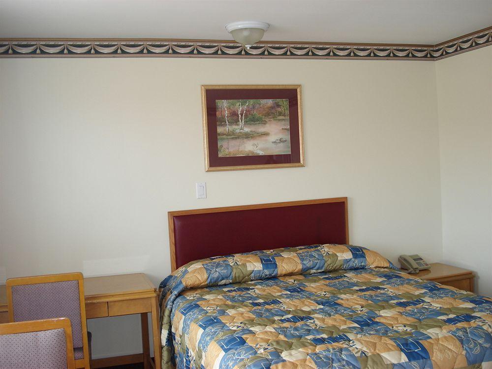 Lincoln Motel Sturgeon Falls Экстерьер фото