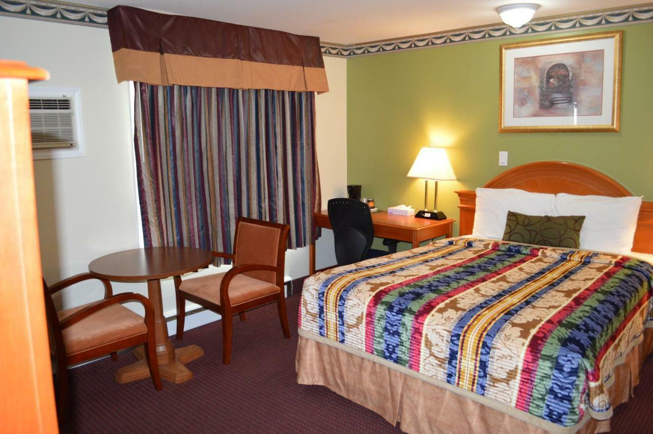 Lincoln Motel Sturgeon Falls Экстерьер фото