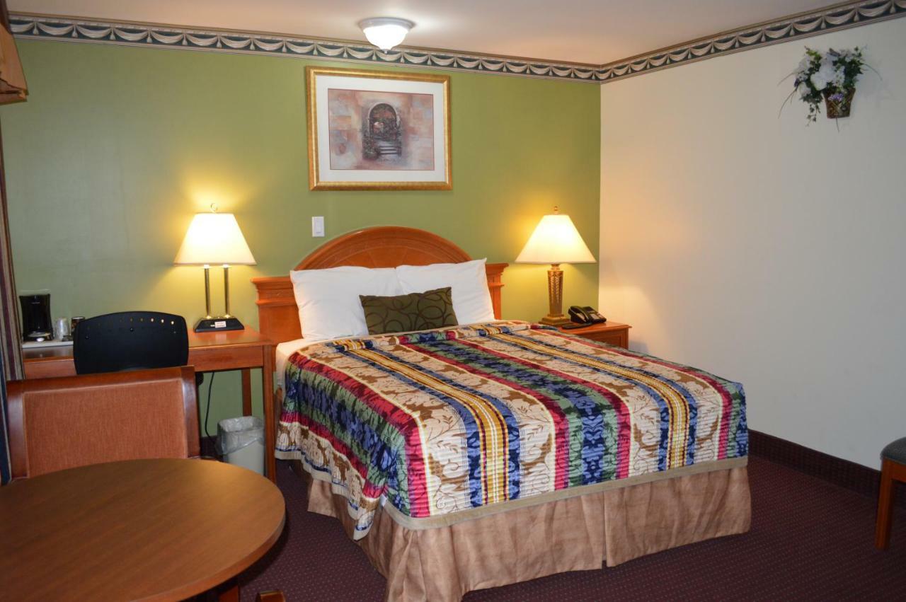 Lincoln Motel Sturgeon Falls Экстерьер фото