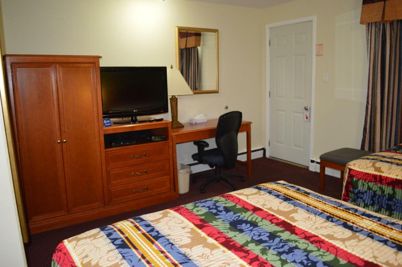 Lincoln Motel Sturgeon Falls Экстерьер фото